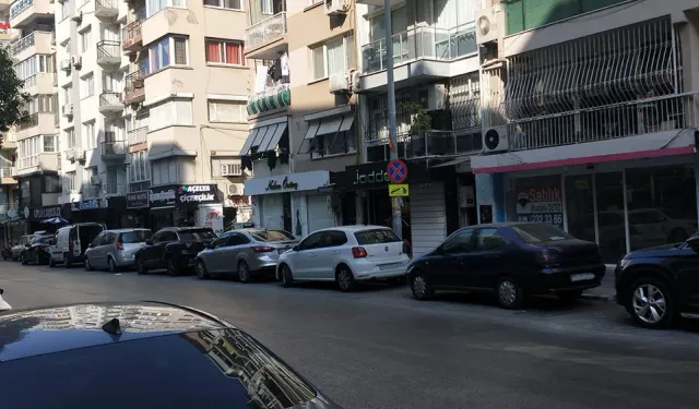 Yine Mithatpaşa Caddesi: Ana caddeyi park yeri gibi kullanıyorlar