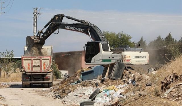 Menderes pırıl pırıl olacak: İlçenin temizliğine Büyükşehir'den destek