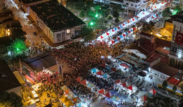 İzmir'de festival zamanı: Melek Mosso, Koray Avcı, Ümit Besen...