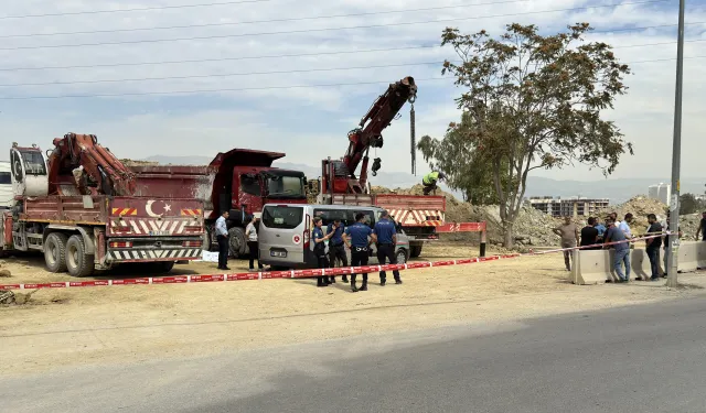 İzmir'de feci ölüm: Kamyon ile damper arasına sıkışarak hayatını kaybetti