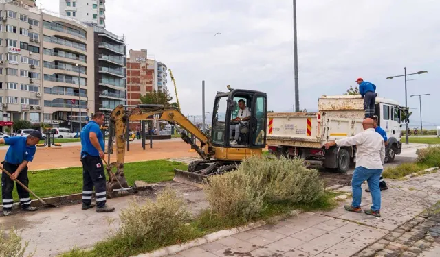 Acil ve geçici önlem: Kordon’da deniz taşkınları için harekete geçildi