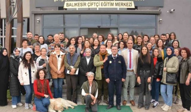 Şiirleriyle renk katacaklar: Ayvalık Şiir Buluşmaları 13 Eylül'de başlıyor