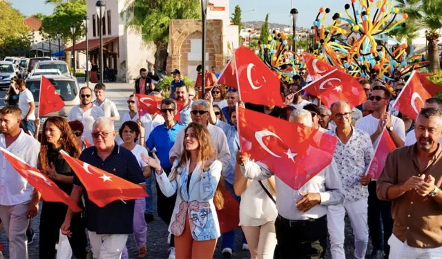 İzmir'de festival heyecanı 90'larda Çeşme teması ile başladı