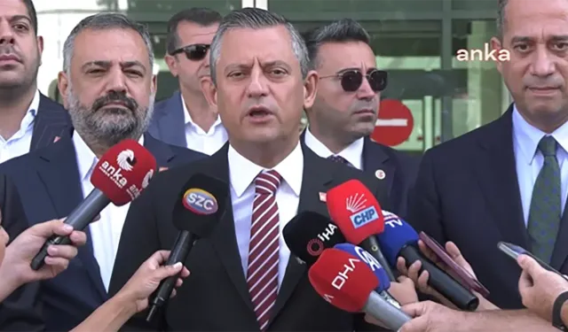 CHP Lideri Özel İzmir’de konuştu: Vatandaş kavga isteyenleri de CHP’yi de görüyor