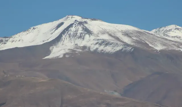 Mevsimin ilk karı düştü