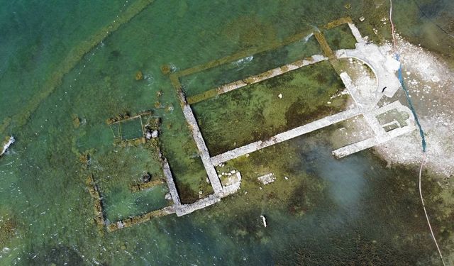 Tırnaklarla kazıyarak göl altındaki medeniyet ortaya çıkardılar