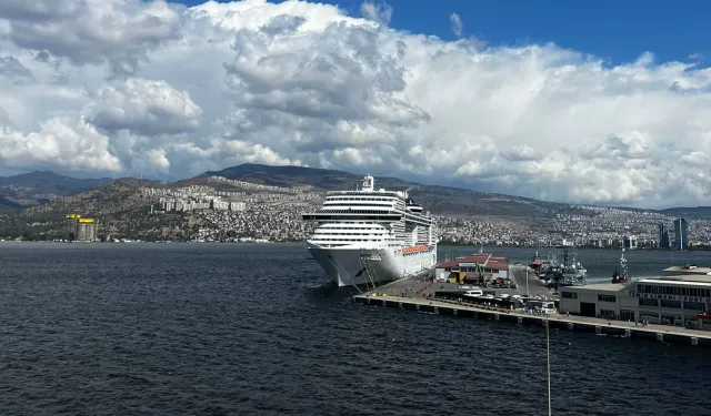 İzmir'de esnafın yüzü güldü: Gemi turizmi hayati öneme sahip