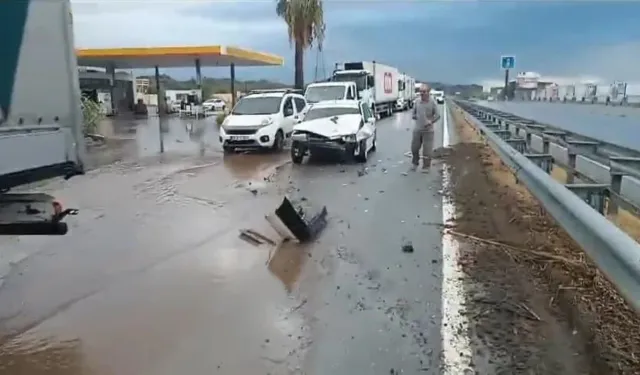 Aydın'da sağanak yağış kaza yaptırdı: 3 kişi yaralandı