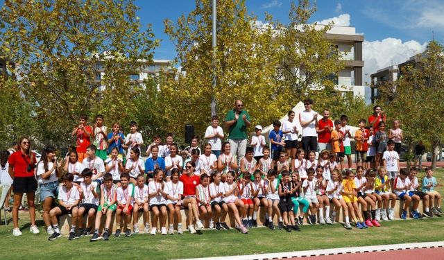 İzmir'de büyük atletizm organizasyonu: Karşıyakalı çocuklar şenlikte buluştu