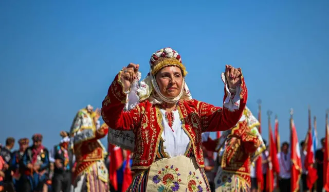 Kuşadası'nın kurtuluşu 102. yılında coşkuyla kutlandı