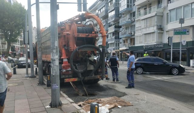 Mithatpaşa caddesinde malum senaryo: Yağmur yağdı dükkanları su bastı