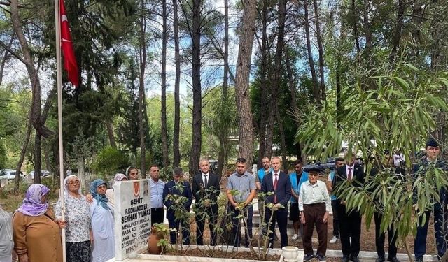 Muğla'da örnek kamu hizmeti cezası: Hükümlüler şehit mezarının temizliğini yaptı