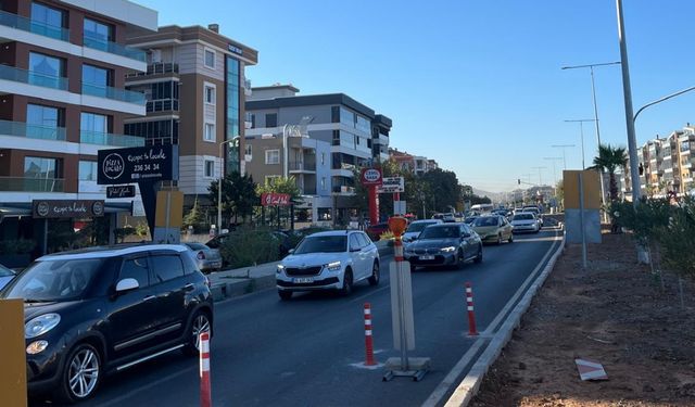 Seferihisar'ın yolu çile dolu: Vatandaşlar trafikte saatlerce bekliyor