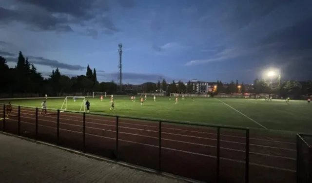 Seferihisar'da ışıklandırma sorunu: Gece antrenmanı yapan sporcular zor durumda