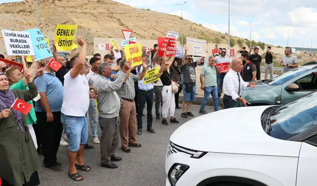 İzmir'de kentsel dönüşüm projesi hak sahipleri yol keserek eylem yaptı