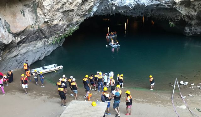 Ziyaretçi rekorunu kırdı: Altınbeşik Mağarası güzelliğiyle büyülüyor