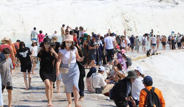 UNESCO Dünya Mirası Listesi'nde yer alıyor: Pamukkale'den ziyaretçi rekoru