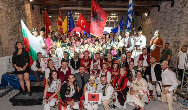 İzmir'de Balkan festivaline yoğun ilgi