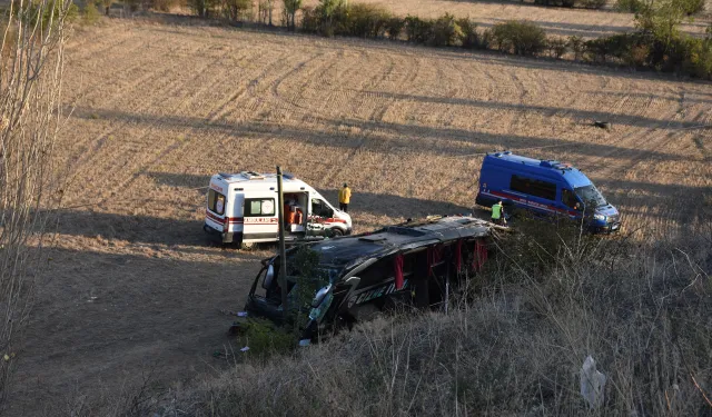 Afyon'da can pazarı: Kazada 1 kişi öldü, 20 kişi yaralandı