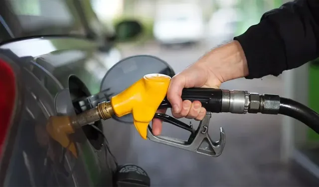 Araç sahiplerine kötü haber! Benzine yeniden zam geliyor