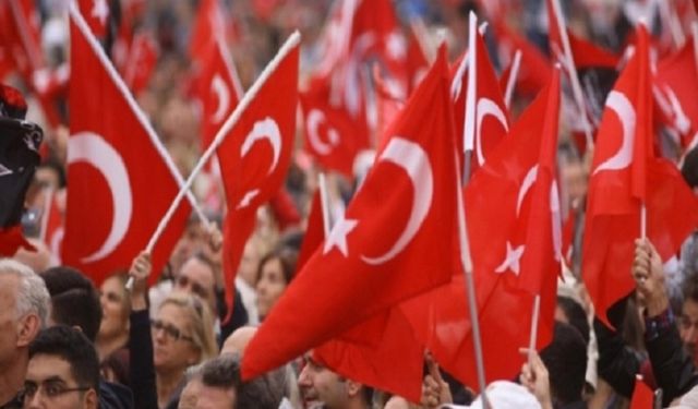 İzmir'de 30 Ağustos coşkusu: Zafer yürüyüşünde tek yürek oldular