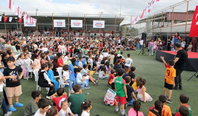 Bayraklı'da Mahalle Şenliği, renkli görüntülere sahne oldu