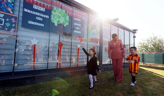 Başkan Sengel bayramı miniklerle kutladı: Cumhuriyeti bambaşka yerlere getirecekler