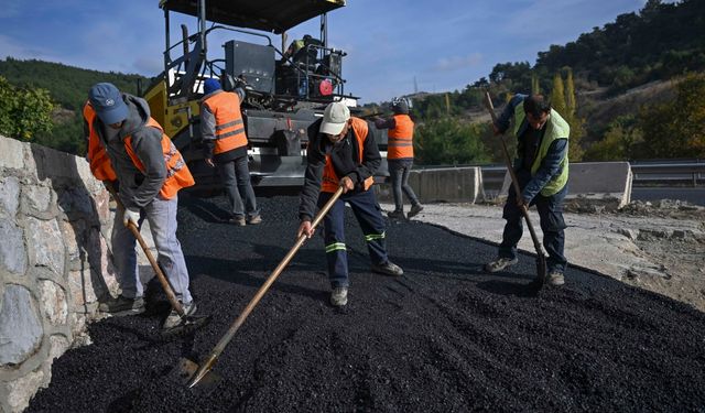 5 mahallede eş zamanlı çalışma: Bornova’da yol sorunları çözülüyor