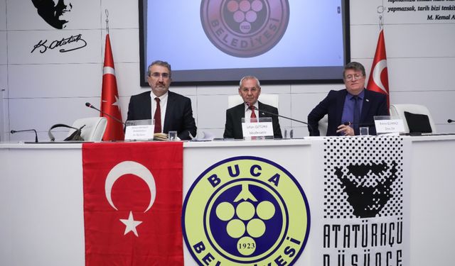 Buca'da Cumhuriyet Paneli'nde Atatürk vurgusu: Çağın koşullarını iyi anlayan bir lider