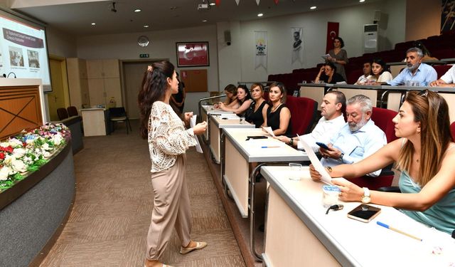 Kadın hakları Çiğli'de konuşuldu: Fırsat eşitliğine sahip olmaları önem taşıyor