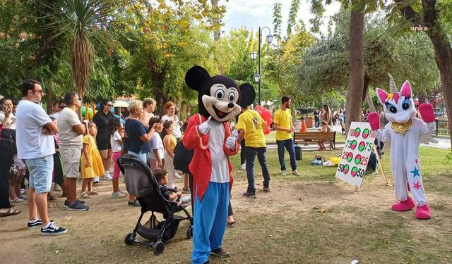 Kuşadası'nda festival: Eğlence sokağa taştı