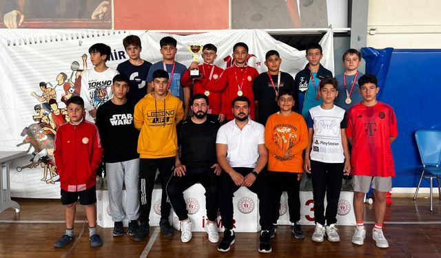 Spor kenti Tire: Güreş turnuvasında İzmir il ikincisi oldu