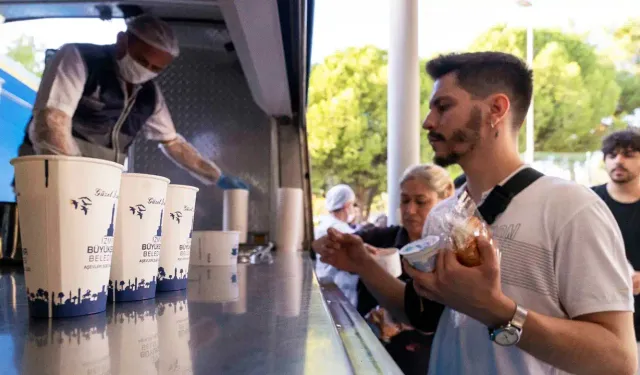 İzmir Büyükşehir duyurdu: 4 bin üniversiteliye ücretsiz sıcak yemek