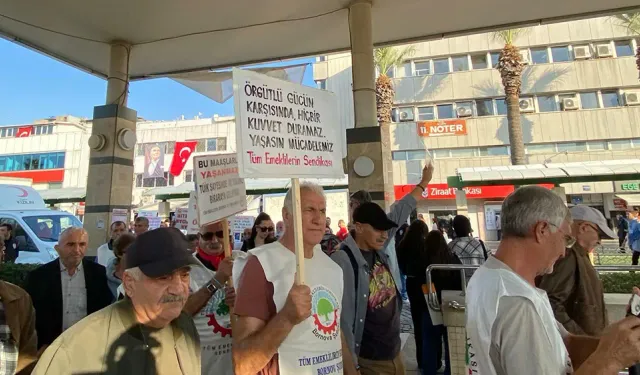 İzmir’de emeklilerden insan zinciri: Sefalete mahkum yaşıyoruz