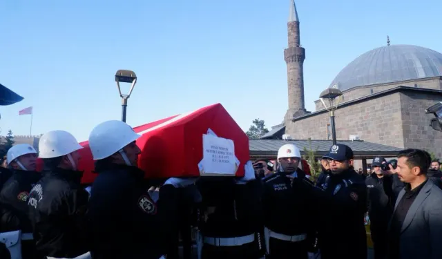 İzmir'de öldürülen polis memuru toprağa verildi