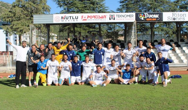 İzmirspor, uygun adım ilerlemeye devam ediyor: 3-1