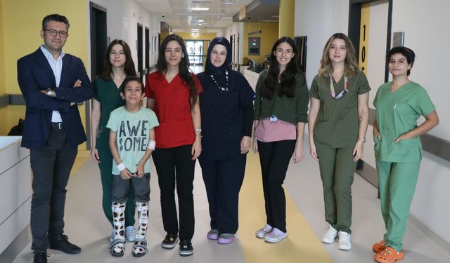 Karnındaki ana damar 3 kat genişlemişti: 10 yaşındaki Yusuf İzmir'de sağlığına kavuştu