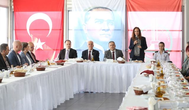 Karşıyaka’da Muhtarlar Günü kutlandı: En iyi hizmetleri sunacağız