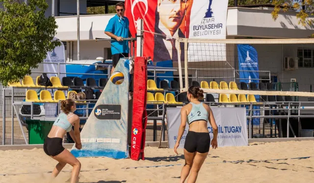 İnciraltı'nda spor ve müzik şöleni başladı: Kumda plaj voleybolu, sahnede müzik