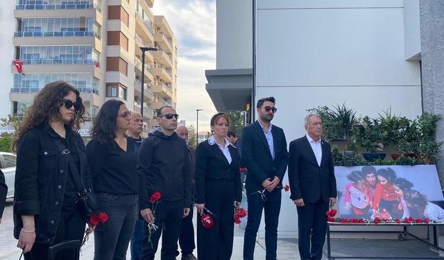 İzmir depreminde yitirilen canlar yerinde anıldı: Adalet hem kör, hem topal