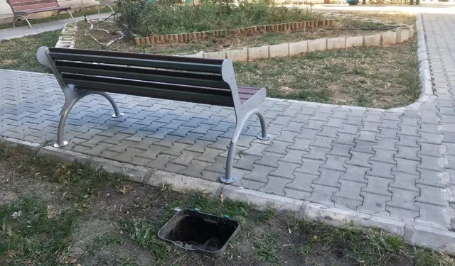 Yeni bir faciaya davetiye: İzmir'deki çocuk parkında çekilen fotoğraf pes dedirtti