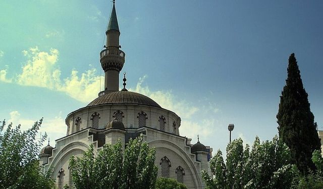 Bu ibadethane, İzmirlilerin buluşma noktası: Hocazade Camii nerede, nasıl gidilir?