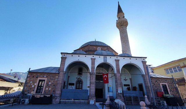 İzmir'in en eski ibadethanelerinden biri: Başdurak Camii nerede, nasıl gidilir?