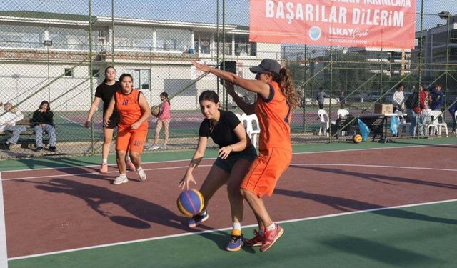 Basketbol tutkunları Menderes'te bir araya geldi: Spor aşkını canlı tutacağız