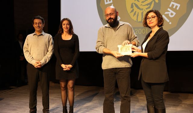 Bornova Belediyesi Şehir Tiyatrosu'na 2 ödül birden