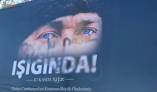 Buca'da çirkin saldırı: Atatürk'ün afişine küfür yazdılar!