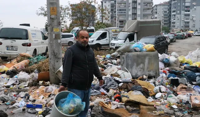 İzmir Buca'daki çöp yığınlarına vatandaşlardan tepki