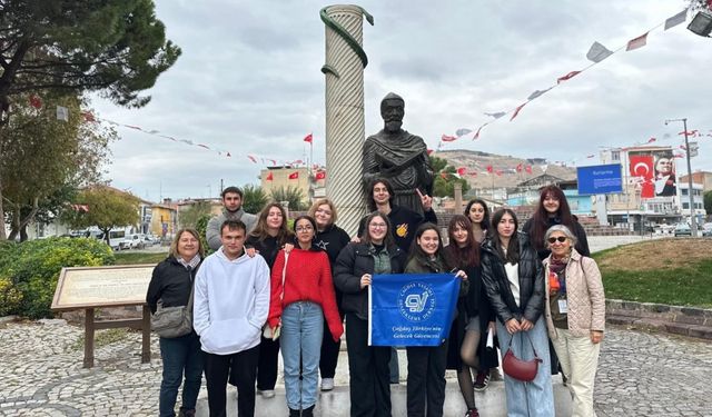 İzmirli kitapseverlerin hoşuna gidecek: Kitaplarla Yolculuk projesine yoğun ilgi