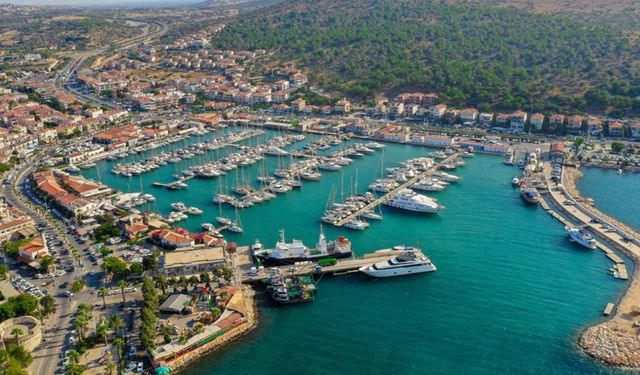 İzmir'in kartpostal güzelliğindeki ilçesi: Çeşme'nin adı nereden geliyor?