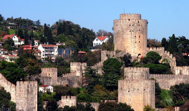 İzmir Çeşme Kalesi nerede? Çeşme Kalesi'ne nasıl gidilir?